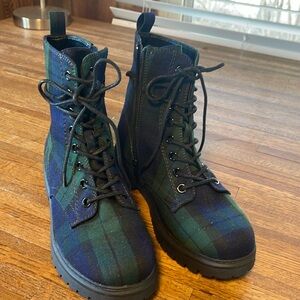 SO PLAID COMBAT BOOTS 8-1/2